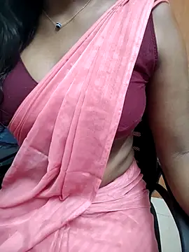 Snapshot of Tamilmallu-duskygirl03 chatting on June 2, 2026, 5:42 am Tamilmallu-duskygirl03 online show from June 2, 2026, 5:42 am