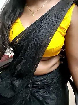 Snapshot of Tamilmallu-duskygirl03 chatting on June 3, 2026, 6:05 am Tamilmallu-duskygirl03 online show from June 3, 2026, 6:05 am