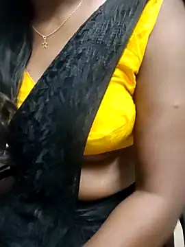 Snapshot of Tamilmallu-duskygirl03 chatting on June 3, 2026, 2:33 pm Tamilmallu-duskygirl03 online show from June 3, 2026, 2:33 pm