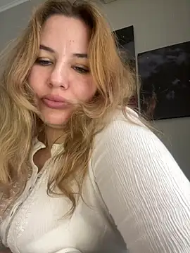 Snapshot of Passion-Blondy chatting on June 24, 2026, 9:52 am Passion-Blondy online show from June 24, 2026, 9:52 am