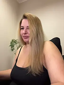 Snapshot of Passion-Blondy chatting on July 13, 2026, 8:39 am Passion-Blondy online show from July 13, 2026, 8:39 am