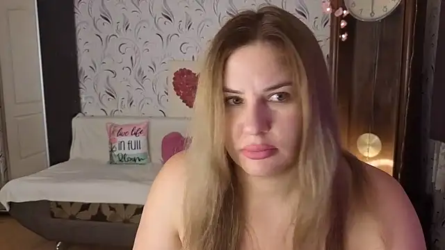 Snapshot of Passion-Blondy chatting on July 29, 2026, 6:17 pm Passion-Blondy online show from July 29, 2026, 6:17 pm