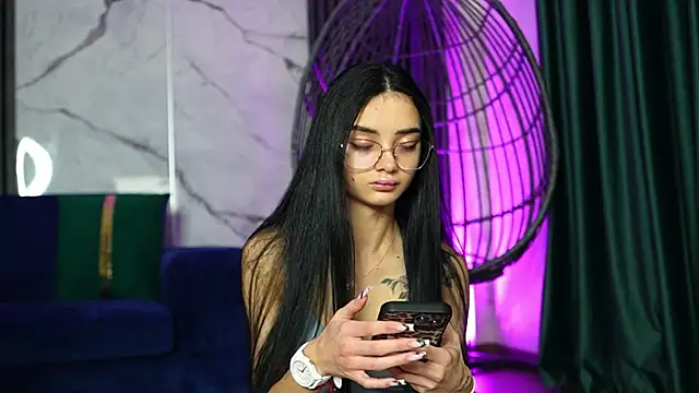 RachelRavee online show from October 25, 2025, 4:20 am