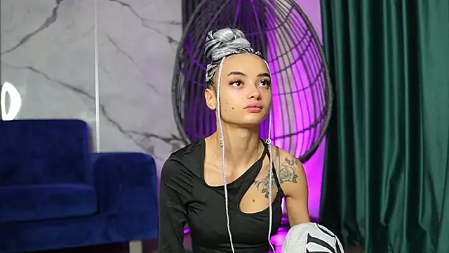 RachelRavee online show from October 27, 2025, 5:11 am