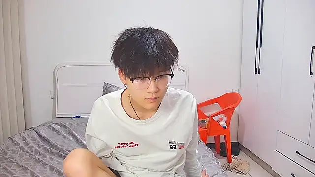 KK-cuteboy online show from June 9, 2026, 11:33 am