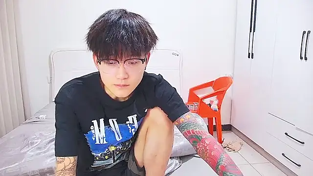 KK-cuteboy online show from June 12, 2026, 5:17 am
