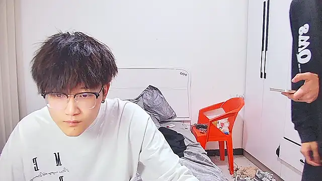 KK-cuteboy online show from June 17, 2026, 12:18 pm