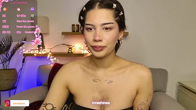 LoraShines online show from January 18, 2026, 6:44 pm