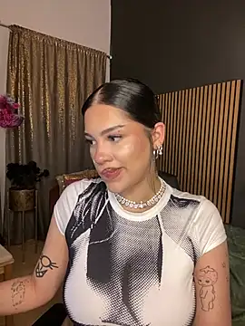 LoraShines online show from June 19, 2026, 6:12 pm