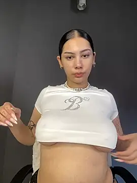 LoraShines online show from July 13, 2026, 11:46 am