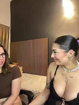 LoraShines online show from July 19, 2026, 1:26 pm