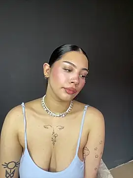 LoraShines online show from July 23, 2026, 5:11 pm