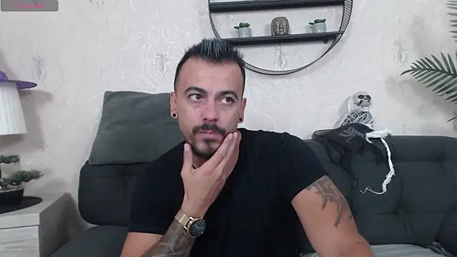 Snapshot of RyanVibe chatting on October 16, 2025, 11:22 am RyanVibe online show from October 16, 2025, 11:22 am