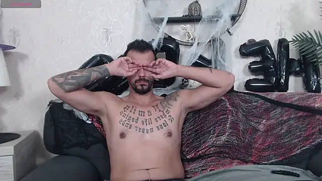 Snapshot of RyanVibe chatting on October 21, 2025, 11:33 am RyanVibe online show from October 21, 2025, 11:33 am