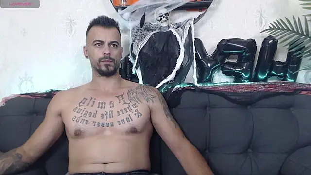 Snapshot of RyanVibe chatting on October 28, 2025, 4:09 pm RyanVibe online show from October 28, 2025, 4:09 pm