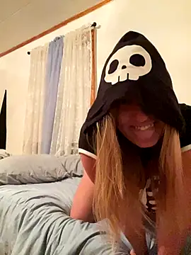 Snapshot of SugarMilkandHoney chatting on October 24, 2025, 1:24 am SugarMilkandHoney online show from October 24, 2025, 1:24 am