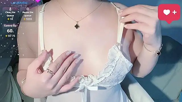 BeChinh Lee online show from November 12, 2025, 3:23 pm