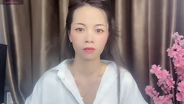 Snapshot of Lynnalltop-165-KeKe chatting on October 15, 2025, 12:00 am Lynnalltop-165-KeKe online show from October 15, 2025, 12:00 am