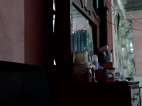 Snapshot of dreamerrrrr1 chatting on December 18, 2025, 12:11 pm dreamerrrrr1 online show from December 18, 2025, 12:11 pm