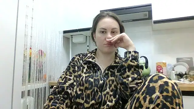 Snapshot of MeadowEyes chatting on May 4, 2026, 8:05 pm MeadowEyes online show from May 4, 2026, 8:05 pm