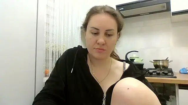 Snapshot of MeadowEyes chatting on May 6, 2026, 8:25 pm MeadowEyes online show from May 6, 2026, 8:25 pm