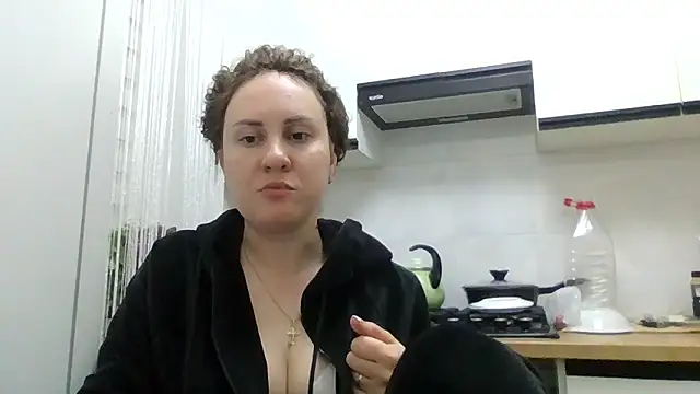 Snapshot of MeadowEyes chatting on May 17, 2026, 7:43 pm MeadowEyes online show from May 17, 2026, 7:43 pm