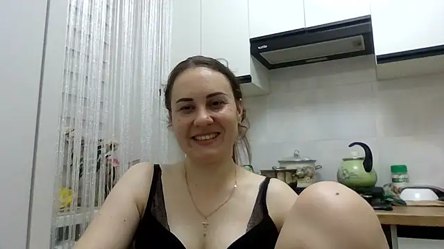 Snapshot of MeadowEyes chatting on June 12, 2026, 9:25 pm MeadowEyes online show from June 12, 2026, 9:25 pm