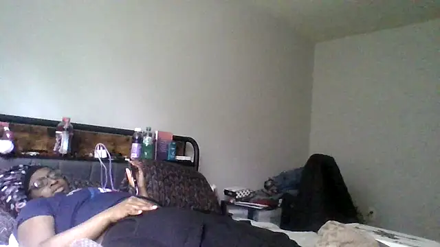 Snapshot of dezzidavill chatting on May 21, 2026, 4:14 pm dezzidavill online show from May 21, 2026, 4:14 pm