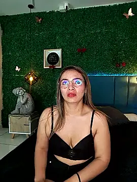 Kiaraa88 online show from April 13, 2026, 8:25 pm