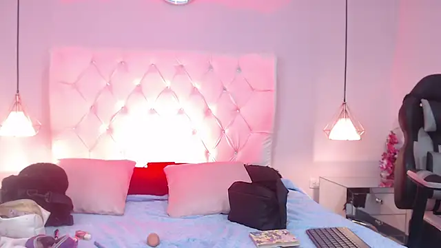 Snapshot of Bubbiecherry chatting on October 31, 2025, 7:48 pm Bubbiecherry online show from October 31, 2025, 7:48 pm