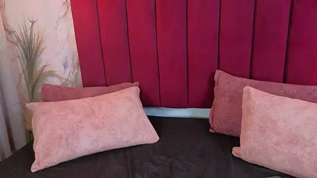 CHIARAJJONES online show from April 28, 2026, 12:43 pm