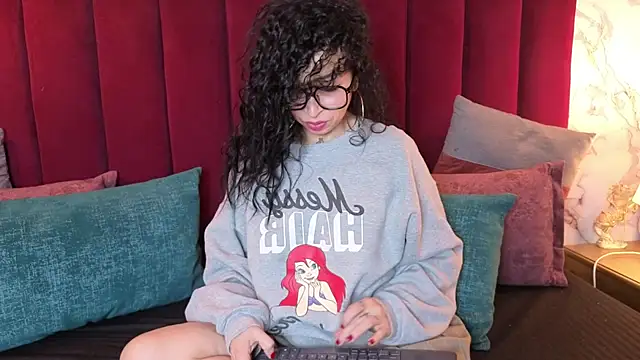 Snapshot of CHIARAJJONES chatting on May 20, 2026, 12:33 pm CHIARAJJONES online show from May 20, 2026, 12:33 pm