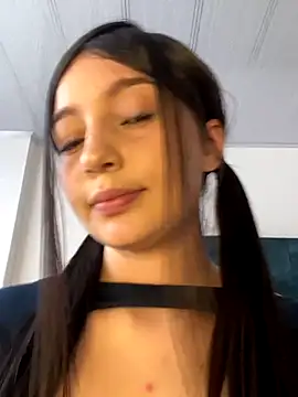   Lorelain   online show from October 29, 2025, 7:59 pm