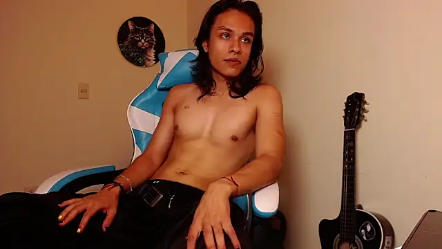 Snapshot of tom_1945 chatting on October 11, 2025, 4:01 am tom 1945 online show from October 11, 2025, 4:01 am