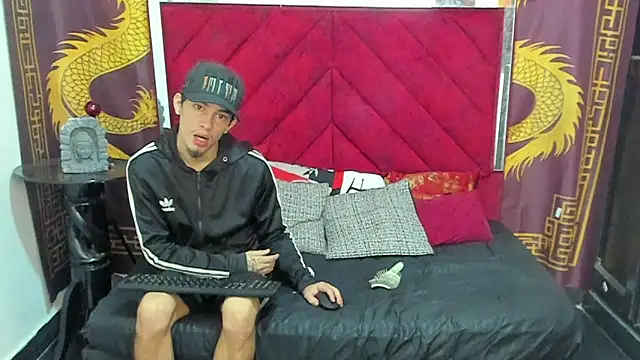 Snapshot of Pride_couple chatting on December 21, 2025, 12:18 am Pride couple online show from December 21, 2025, 12:18 am