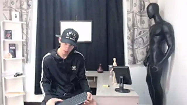 Snapshot of Pride_couple chatting on February 24, 2026, 11:25 pm Pride couple online show from February 24, 2026, 11:25 pm