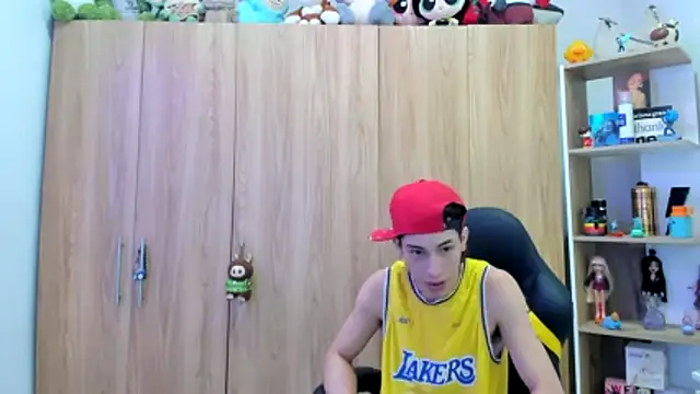Snapshot of Pride_couple chatting on June 1, 2026, 8:10 pm Pride couple online show from June 1, 2026, 8:10 pm