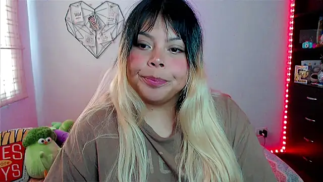 EllieMoonX online show from March 10, 2026, 6:46 pm