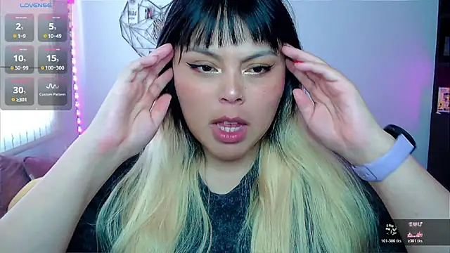 EllieMoonX online show from April 24, 2026, 9:50 pm