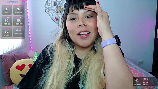 EllieMoonX online show from April 29, 2026, 9:10 pm