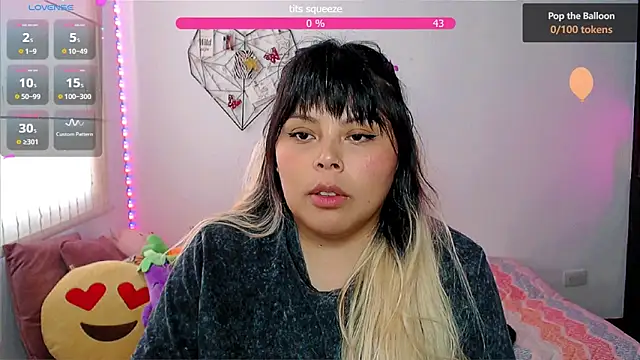 EllieMoonX online show from May 6, 2026, 10:04 pm