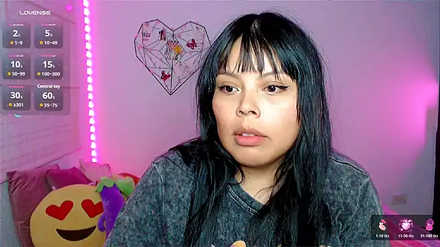 Snapshot of EllieMoonX chatting on May 14, 2026, 12:06 am EllieMoonX online show from May 14, 2026, 12:06 am