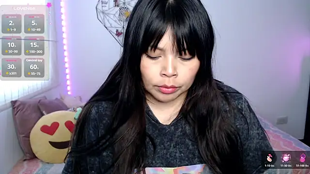 EllieMoonX online show from June 18, 2026, 10:36 pm
