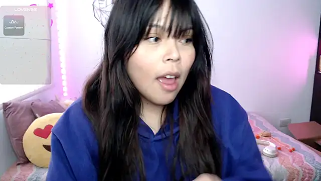 EllieMoonX online show from August 4, 2026, 10:34 pm
