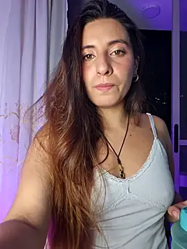 Snapshot of Meganthomson chatting on April 29, 2026, 12:48 am Meganthomson online show from April 29, 2026, 12:48 am