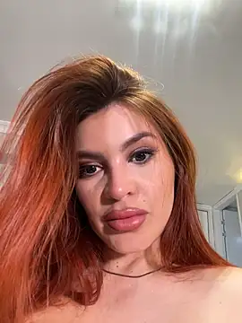 Snapshot of AbrilColls_ chatting on June 6, 2026, 12:05 am AbrilColls online show from June 6, 2026, 12:05 am