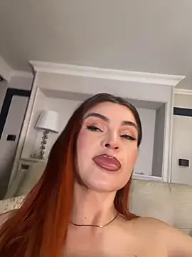 Snapshot of AbrilColls_ chatting on June 10, 2026, 12:55 am AbrilColls online show from June 10, 2026, 12:55 am