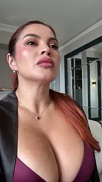 AbrilColls  online show from August 2, 2026, 6:39 pm