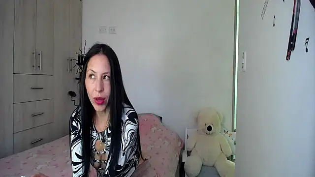 Snapshot of you_yuyuu chatting on June 4, 2026, 9:43 pm you yuyuu online show from June 4, 2026, 9:43 pm