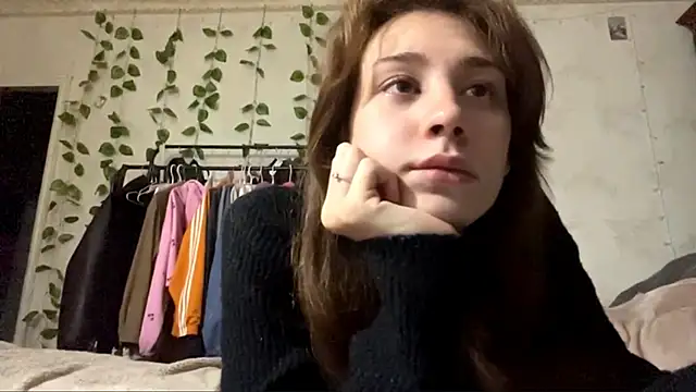 WildPeachh online show from December 4, 2025, 9:45 pm